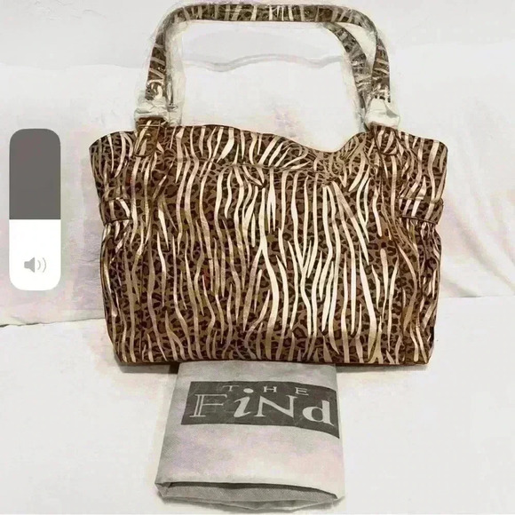 The Find Animal Tote w/Wallet - Picture 11 of 11